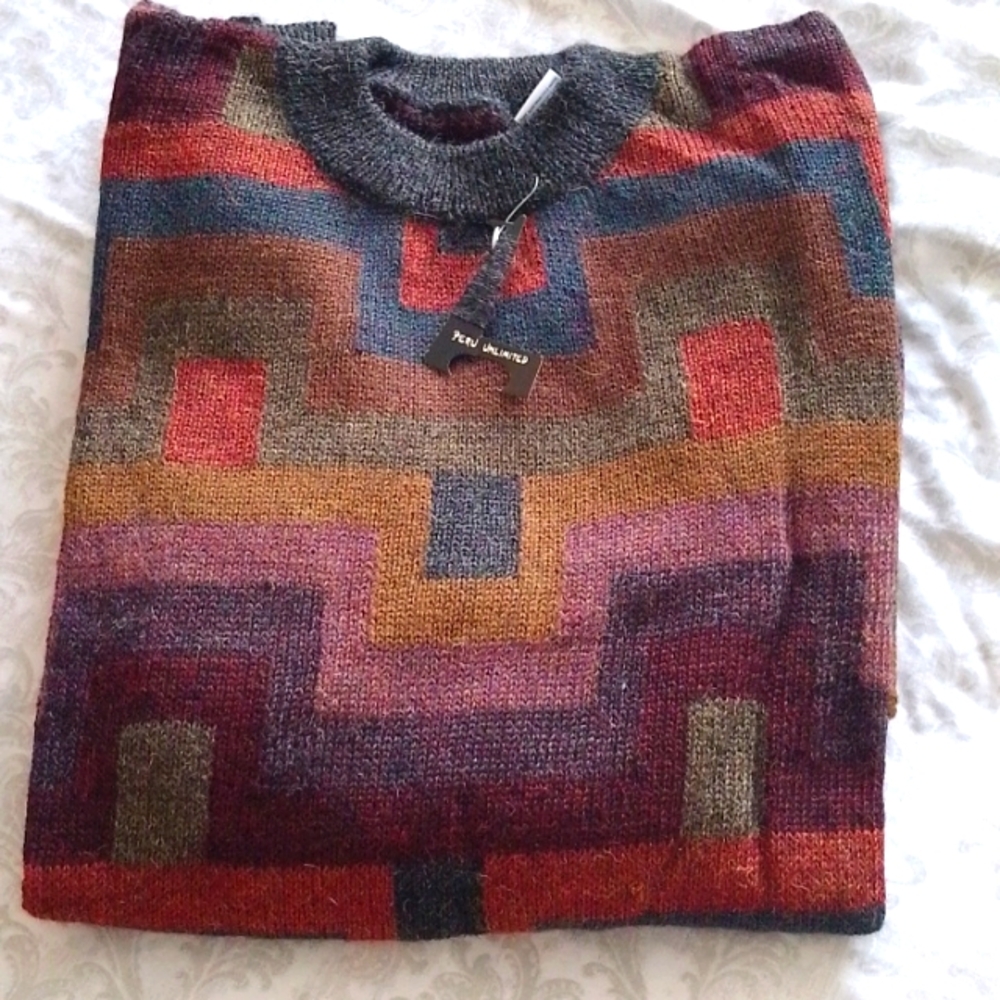 NWT Perú Unlimited Alpaca sweater.